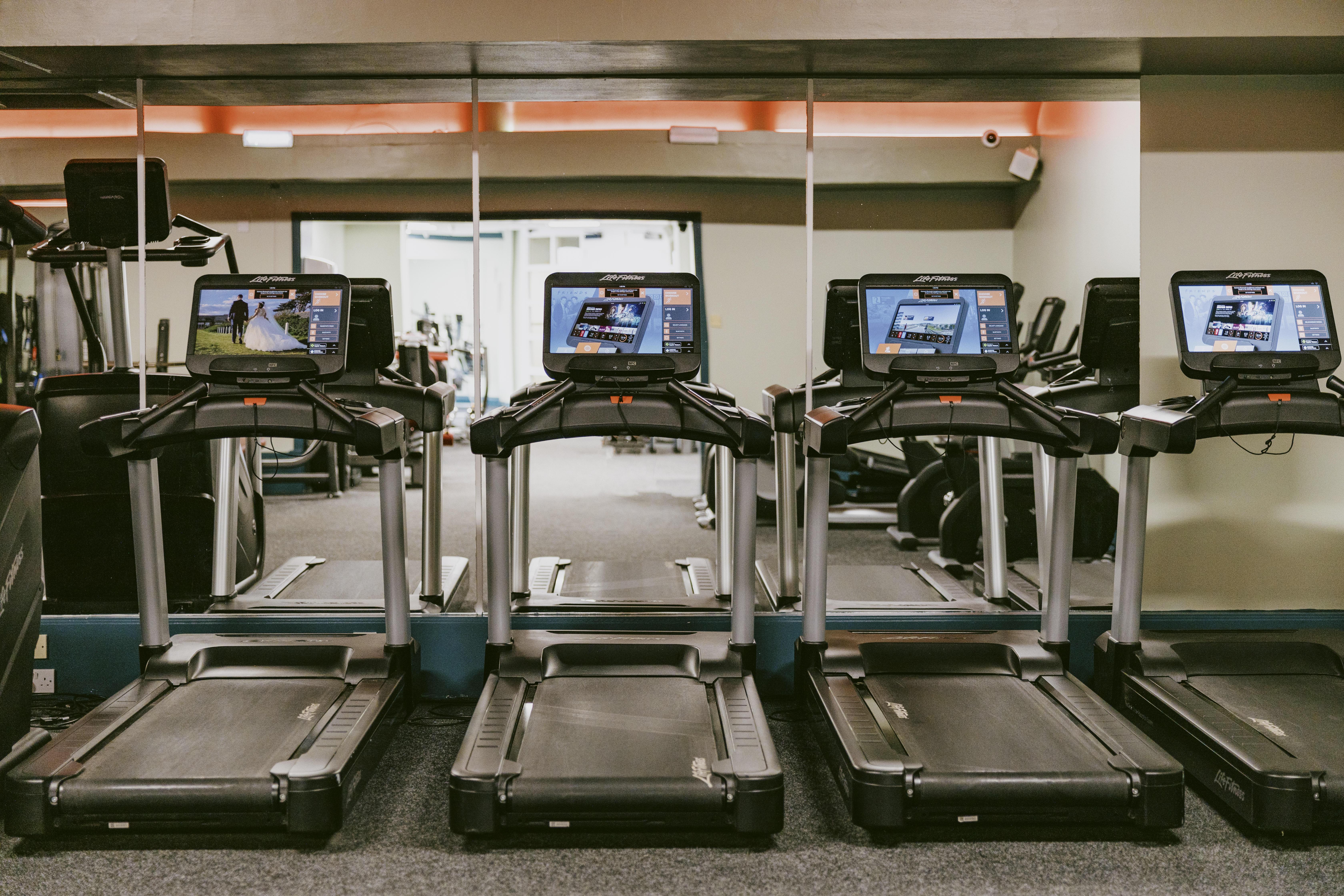 Marine Troon Hotel Екстериор снимка Treadmills in a gym