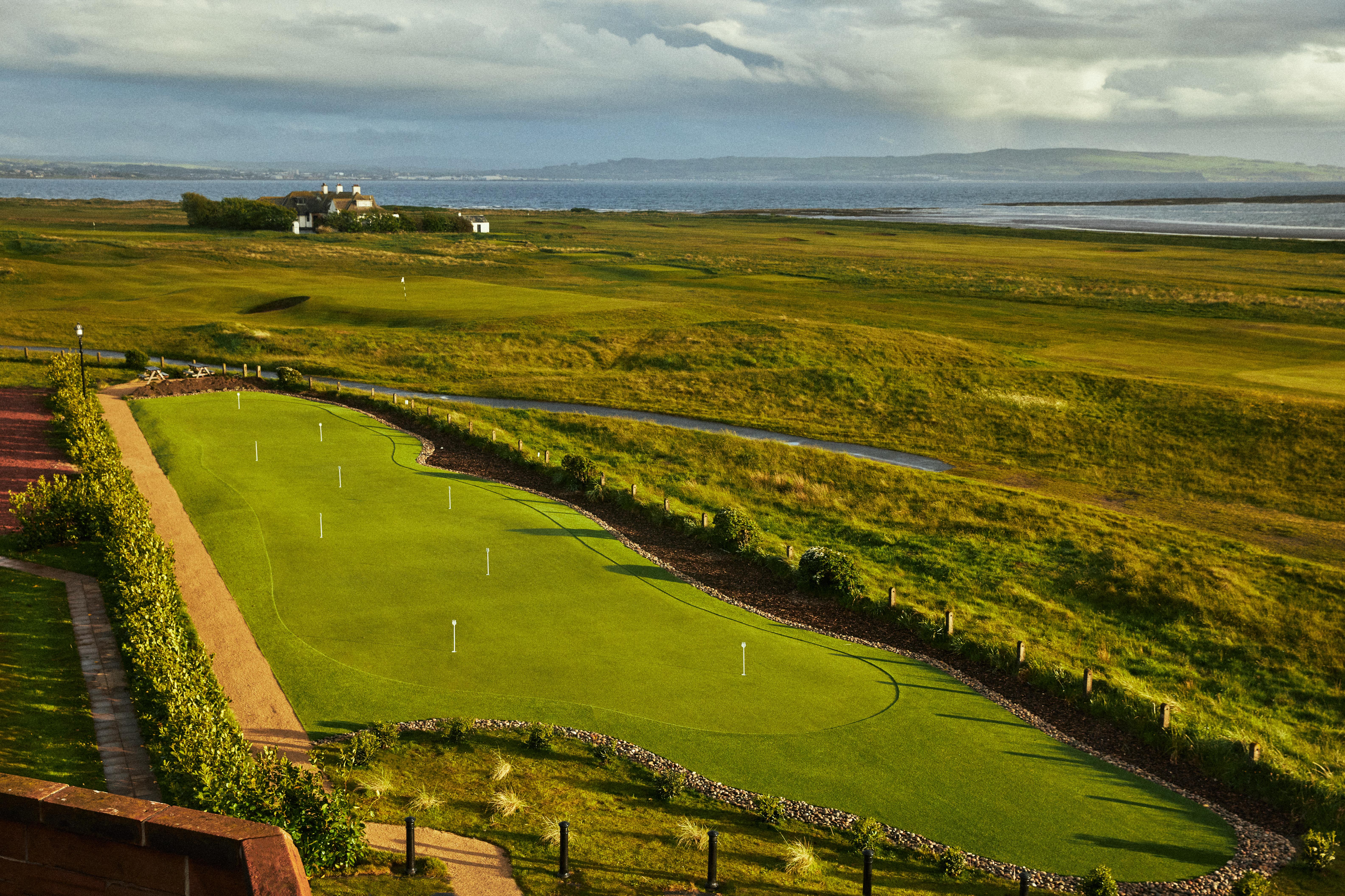 Marine Troon Hotel Екстериор снимка The 18th hole at the Old Head